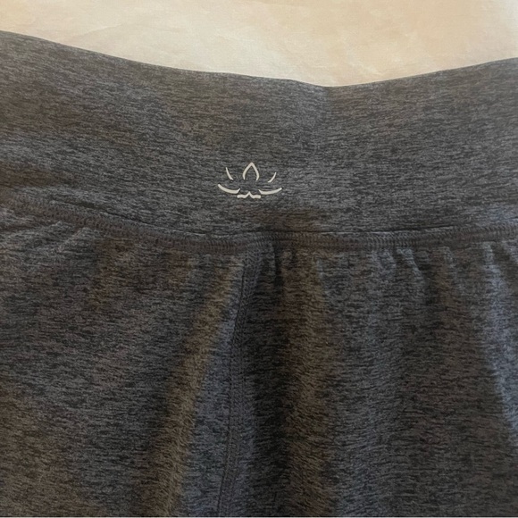 Beyond Yoga Spacedye Move It Skort Mini Athletic Black Heather Stretch Yoga - Picture 3 of 7
